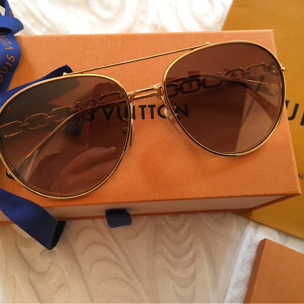 Louis Vuitton Authentic PilotGold Frame Brown Lens Sunglasses with Chain Temples - Picture 3 of 16